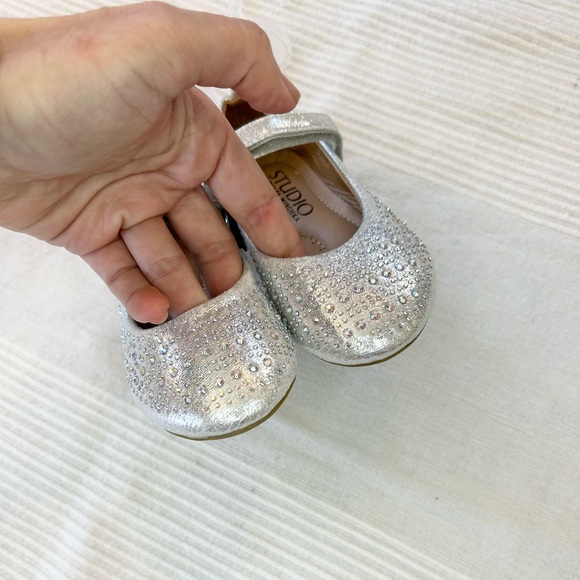 NWT Badgley Mischka Toddler Girls' Glitter Dress Shoe - Picture 5 of 12